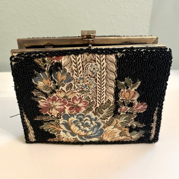 Earnest Handbags - Vintage Earnest Floral Black Beaded Clutch!